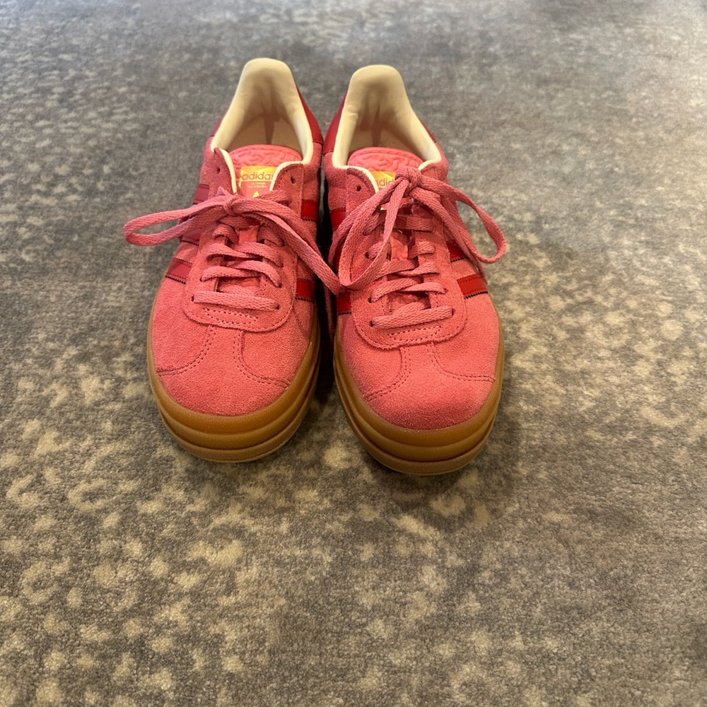 adidas kids Pink gazelle Suede Sneakers with Red Stripes and Gum Sole size 4 - Picture 10 of 10